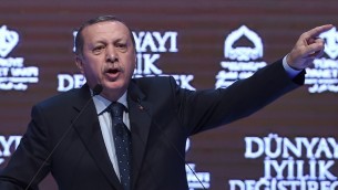 الرئيس التركي رجب طيب اردوغان خلال خطاب في اسطنبول، 12 مارس 2017 (OZAN KOSE / AFP)