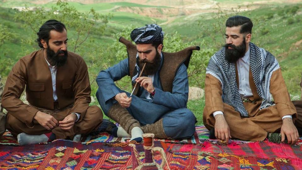 اعضاء ميستر اربيل بلباس كردستاني تقليدي، في كردستان العراق، مارس 2016 (@mustafakhayat @mkstudio)