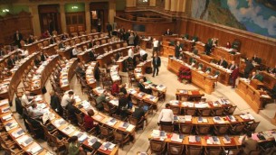 المجلس الوطني، مجلس النواب في البرلمان السويسري. (Attribution: https://www.parlament.ch/, Wikimedia Commons)