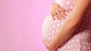 صورة للتوضيح لإمرأة حامل.  (Photo credit: pregnant woman image via Shuttertsock)