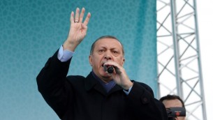 الرئيس التركي رجب طيب اردوغان خلال خطاب في ديار بكر، 1 ابريل 2017 (STR / AFP)