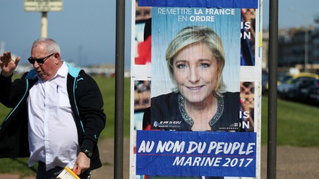 ملصق لحملة مرشحة اليمين المتطرف مارين لوبن، 14 ابريل 2017 (CHARLY TRIBALLEAU / AFP) ملصق لحملة مرشحة اليمين المتطرف مارين لوبن، 14 ابريل 2017 (CHARLY TRIBALLEAU / AFP)