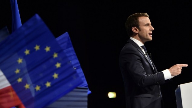 المرشح للرئاسة الفرنسية ايمانويل ماكرون خلال خطااب، 19 ابريل 2017 (AFP Photo/Jean-Sebastien Evrard)
