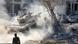 دبابة تابعة لقوات النظام السوري، 13 مايو 2017 (AFP PHOTO / STRINGER)