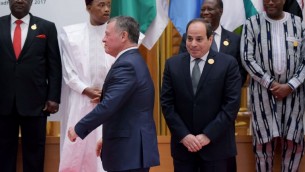 الرئيس المصري عبد الفتاح السيسي وملك الاردن عبد الله الثاني القمة الإسلامية العربية الأمريكية في مركز الملك عبد العزيز للمؤتمرات في الرياض، 21 مايو، 2017. (AFP PHOTO / MANDEL NGAN)