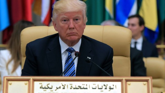 الرئيس الأمريكي دونالد ترامب خلال القمة الإسلامية العربية الأمريكية في مركز الملك عبد العزيز للمؤتمرات في الرياض، 21 مايو، 2017. (AFP PHOTO / MANDEL NGAN) الرئيس الأمريكي دونالد ترامب خلال القمة الإسلامية العربية الأمريكية في مركز الملك عبد العزيز للمؤتمرات في الرياض، 21 مايو، 2017. (AFP PHOTO / MANDEL NGAN)