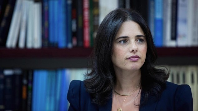 وزيرة العدل ايليت شاكيد في وزارة العدل في القدس، 9 اغسطس 2015 (Yonatan Sindel/Flash90)