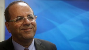 عضو الكنيست أيوم قرا (الليكود) يشارك في جلسة في ديوان رئيس الوزراء بينيامين نتنياهو في القدس، 30 ديسمبر، 2015. (Marc Israel Sellem/Pool)
