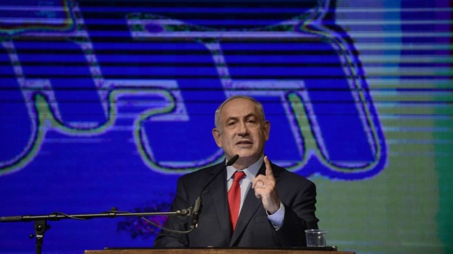 رئيس الوزراء بينيامين نتنياهو في خطبة ألقاها خلال مظاهرة دعم له في تل أبيب، في الوقت الذي يواجه فيه هو وزوجته عددا من التحقيقات الجنائية، 9 أغسطس، 2017. (Tomer Neuberg/Flash90) رئيس الوزراء بينيامين نتنياهو في خطبة ألقاها خلال مظاهرة دعم له في تل أبيب، في الوقت الذي يواجه فيه هو وزوجته عددا من التحقيقات الجنائية، 9 أغسطس، 2017. (Tomer Neuberg/Flash90)