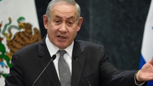 رئيس الوزراء بنيامين نتنياهو يتحدث خلال مؤتمر مع الرئيس المكسيكي إنريكي بينا نيتو، في مقر الإقامة لوس بينوس في مكسيكو سيتي، في 14 سبتمبر 2017. (Alfredo Estrella/AFP)