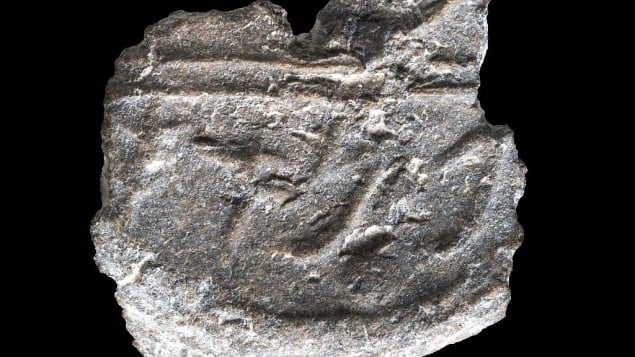 ختم كامل يحمل اسم "بينحاس" وجد في مدينة القدس في صيف 2017. (Clara Amit, Antiquities Authority)
