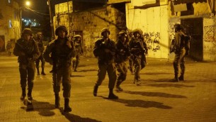 جنود اسرائيليون خلال مداهمات في الضفة الغربية، 28 سبتمبر 2017 (Israel Defense Forces)