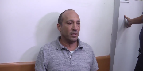 رامي تايب، المستشار السياسي لوزير الطاقة يوفال شتاينيتس، خلال جلسة لتمديد اعتقاله في محكمة الصلح في ريسون لتسيون، 4 سبتمبر 2017 (Screen capture: Ynet) رامي تايب، المستشار السياسي لوزير الطاقة يوفال شتاينيتس، خلال جلسة لتمديد اعتقاله في محكمة الصلح في ريسون لتسيون، 4 سبتمبر 2017 (Screen capture: Ynet)