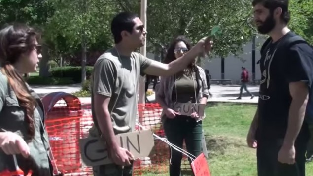 صورة توضيحية: طلاب من اجل العدالة في فلسطين يتظاهرون في جامعة كاليفورنيا (screen capture: YouTube)
