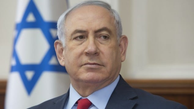 رئيس الوزراء بنيامين نتنياهو خلال الجلسة الاسبوعية للحكومة في مكتب رئيس الوزراء في القدس، 1 اكتوبر 2017 (AFP/POOL/Sebastian Scheiner)