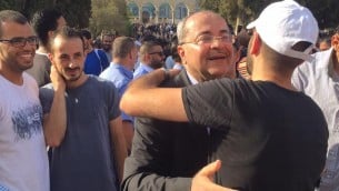 عضو الكنيست احمد طيبي من في الحرم القدسي، 27 يوليو 2017 (Ahmed Tibi's office)