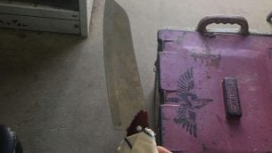 السكين التي حملها رجل فلسطيني اعتقله جنود إسرائيليون بعد اقترابه من مستوطنة ميفو دوتان في الضفة الغربية. (IDF Spokesperson)