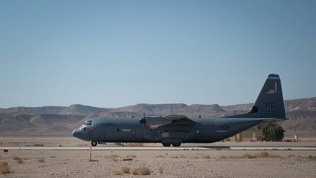 تشارك طائرة نقل من طراز C130J في تمرين العلم الأزرق الدولي في أوائل تشرين الثاني / نوفمبر 2017. (Israel Defense Forces)
