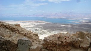 منظر للبحر الميت من ماسادا. (Shmuel Bar-Am)