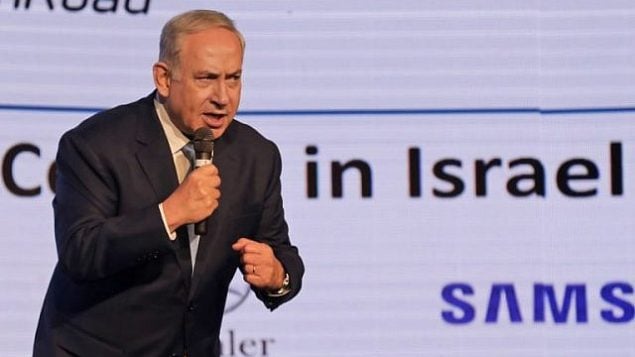 رئيس الوزراء بينيامين نتنياهو يلقي بخطاب في 6 ديسمبر، 2017 خلال مؤتمر دبلوماسي من تنظيم صحيفة ’جيروزاليم بوست’ حول علاقات إسرائيل الأمنية والاقتصادية. (AFP PHOTO / MENAHEM KAHANA) رئيس الوزراء بينيامين نتنياهو يلقي بخطاب في 6 ديسمبر، 2017 خلال مؤتمر دبلوماسي من تنظيم صحيفة ’جيروزاليم بوست’ حول علاقات إسرائيل الأمنية والاقتصادية. (AFP PHOTO / MENAHEM KAHANA)