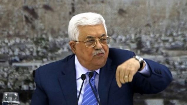 رئيس السلطة الفلسطينية محمود عباس خلال اجتماع مع القيادة الفلسطينية في مدينة رام الله في الضفة الغربية، 18 ديسمبر، 2017. (AFP PHOTO / ABBAS MOMANI)