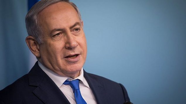 رئيس الوزراء بنيامين نتنياهو يتحدث في مؤتمر صحفي في مكتب رئيس الوزراء في القدس، ويقدم توصيات بشأن سلة الرعاية الصحية في 29 ديسمبر 2017. (Hadas Parush/Flash90)
