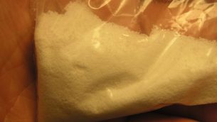 صورة توضيحية لمسحوق MDMA (Public Domain Psychonaught, Wikimedia Commons)