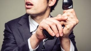 صورة توضيحية: احتيال عبر هاتف (iStock))
