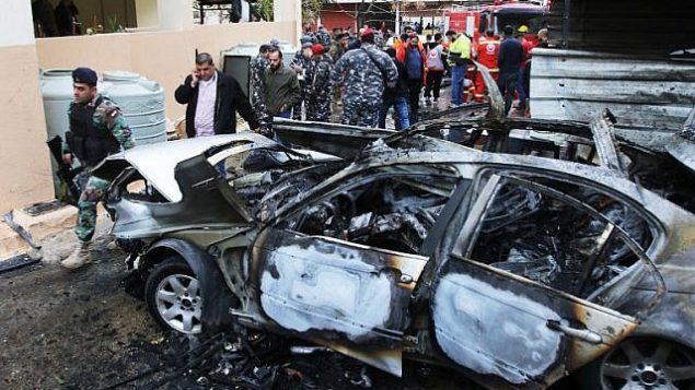 قوى الأمن اللبناية تفرض طوقا أمنيا في منطقة وقع فيها انفجار سيارة في مدينة صيدا الساحلية جنوب لبنان، 14 يناير، 2018. (Mahmoud Zayyat / AFP)