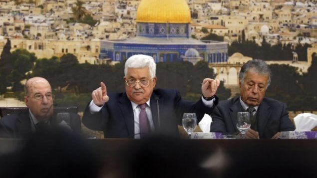 رئيس السلطة الفلسطينية محمود عباس يتخدث خلال جلسة في رام الله، 14 يناير 2018 (AFP PHOTO / ABBAS MOMANI)