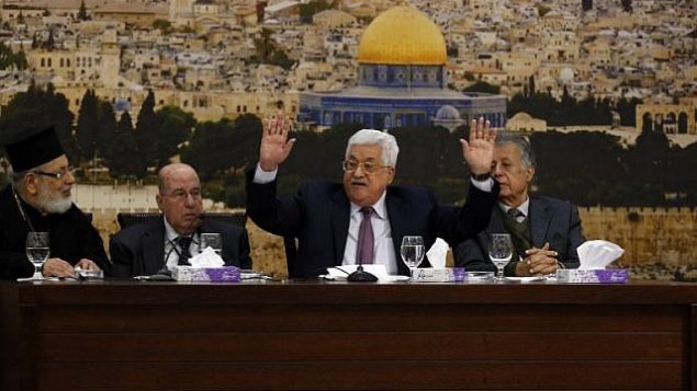 رئيس السلطة الفلسطينية محمود عباس يتحدث خلال جلسة في رام الله، 14 يناير 2018 (AFP PHOTO / ABBAS MOMANI) رئيس السلطة الفلسطينية محمود عباس يتحدث خلال جلسة في رام الله، 14 يناير 2018 (AFP PHOTO / ABBAS MOMANI)