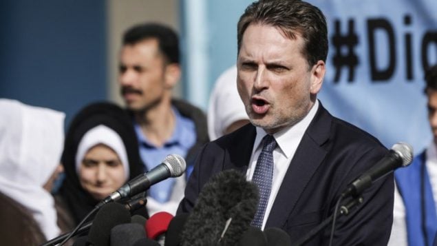 بيير كرانبول، المفوض العام لوكالة الأمم المتحدة لإغاثة وتشغيل اللاجئين الفلسطينيين (أونروا)، يتحدث خلال مؤتمر صحفي في مدرسة للأونروا في مدينة غزة، 22 يناير، 2018. (AFP PHOTO / MAHMUD HAMS) بيير كرانبول، المفوض العام لوكالة الأمم المتحدة لإغاثة وتشغيل اللاجئين الفلسطينيين (أونروا)، يتحدث خلال مؤتمر صحفي في مدرسة للأونروا في مدينة غزة، 22 يناير، 2018. (AFP PHOTO / MAHMUD HAMS)