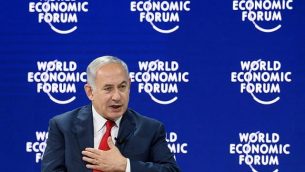 رئيس الوزراء بينيامين نتنياهو في منتدى الإقتصاد العالمي السنوي في دافوس، سويسرا، 25 يناير، 2018. (AFP Photo/Fabrice Coffrini)