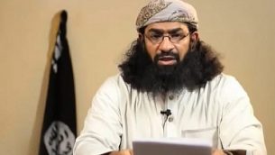 لقطة شاشة من مقطع فيديو لخالد باطرفي، قيادي كبير في تنظيم القاعدة في شبه الجزيرة العربية. (YouTube)
