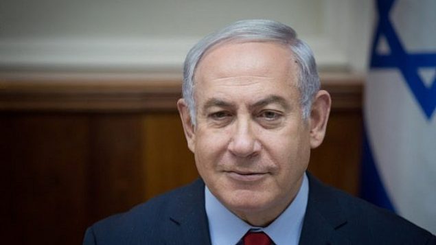 رئيس الوزراء بنيامين نتنياهو يقود اجتماع الحكومة الأسبوعي في مكتب رئيس الوزراء في القدس، في 31 ديسمبر 2017. (Hadas Parush/Flash90)