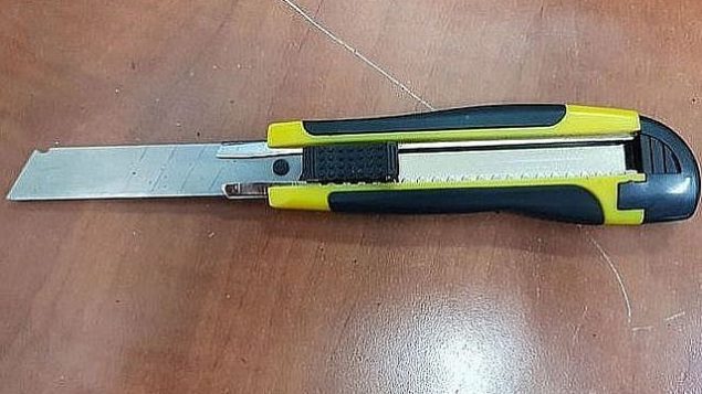 صورة للتوضيح: سكين تم العثور عليه بحوزة فتى فلسطيني حاول دخول الحرم الإبراهيمي في مدينة الخليل في 12 ديسمبر، 2017. (الشرطة الإٍسرائيلية) صورة للتوضيح: سكين تم العثور عليه بحوزة فتى فلسطيني حاول دخول الحرم الإبراهيمي في مدينة الخليل في 12 ديسمبر، 2017. (الشرطة الإٍسرائيلية)
