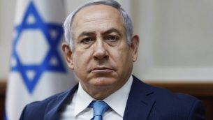 رئيس الوزراء بينيامين نتنياهو يترأس جلسة الحكومة في مكتب رئيس الوزراء في القدس، 11 فبراير، 2018.(AFP PHOTO / POOL / RONEN ZVULUN)