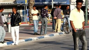 مهاجرون أفارقة في تل أبيب. (photo credit: Nicky Kelvin/Flash90/File)