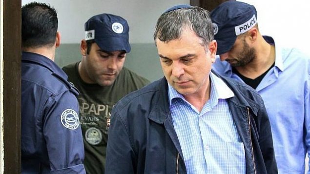 شلومو فيلبر، المدير العام لوزارة الاتصالات يصل إلى المحكمة للبت في طلب تمديد اعتقاله في القضية 4000 في محكمة الصلح في ريشون لتسيون، 18 فبراير، 2018. (Flash90)