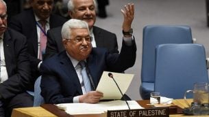 رئيس السلطة الفلسطينية محمود عباس يلقي بكلمة أمام مجلس الأمن التابع للأمم المتحدة في 20 فبراير، 2018. (AFP Photo/Timothy A. Clary)