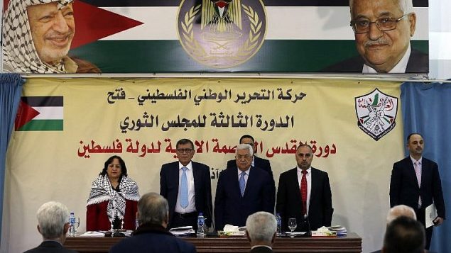 رئيس السلطة الفلسطينية محمود عباس يحضر لقاء للمجلس الثوري لحركة فتح في رام الله، 1 مارس 2018 (AFP Photo/Abbas Momani)