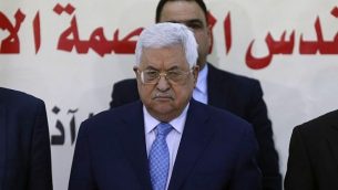 رئيس السلطة الفلسطينية محمود عباس يحضر لقاء للمجلس الثوري لحركة فتح في رام الله، 1 مارس 2018 (AFP Photo/Abbas Momani)