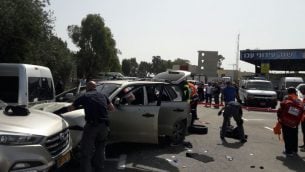 صورة من موقع ما يُشتبه بأنه هجوم دهس في عكا، 4 مارس، 2018.  (United Hatzalah)