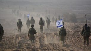 صورة توضيحية: جنود اسرائيليون يغادرون غزة عند انتهاء الاجتياح البري في اغسطس 2014 (IDF Spokesperson's Unit/ Facebook)
