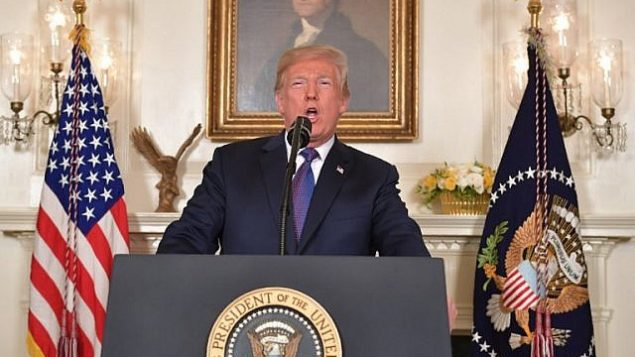 الرئيس الأمريكي دونالد ترامب يخطاب الأمة حول الوضع في سوريا، 13 أبريل، 2018 من البيت الأبيض في العاصمة الأمريكية واشنطن. (AFP PHOTO / Mandel NGAN)