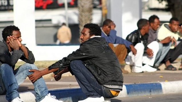 صورة توضيحية لمهاجرين أفارقة في جنوب تل أبيب. (Nicky Kelvin/Flash90/File)