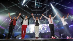 باك ستريت بويز خلال أحد عروضهم الأولى في إسرائيل، 2015 (Courtesy Backstreet Boys)