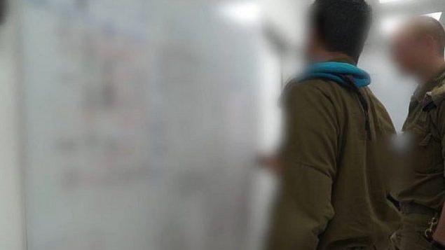 جنود من "مختبر" الجيش الإسرائيلي لتحديد موقع أنفاق الهجوم القادمة من غزة إلى إسرائيل في فيديو تم إصداره في 15 أبريل 2018. (Screen capture: IDF video)