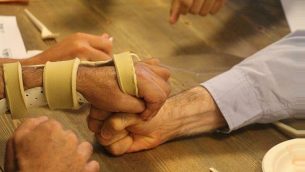 مجتمع التكنولوجيا الفائقة الإسرائيلي يجتمع في تل أبيب لمدة 72 ساعة لإيجاد طرق لمساعدة جنود الحرب المصابين في الجيش على استعادة أحلامهم، مايو 2018 (Manela-Andlao)