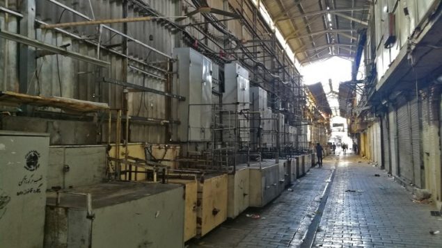 متاجر مغلقة في بازار طهران احتجاجا على التدهور المستمر في قيمة العملة الوطنية، 25 يونيو 2018 (ATTA KENARE / AFP) متاجر مغلقة في بازار طهران احتجاجا على التدهور المستمر في قيمة العملة الوطنية، 25 يونيو 2018 (ATTA KENARE / AFP)